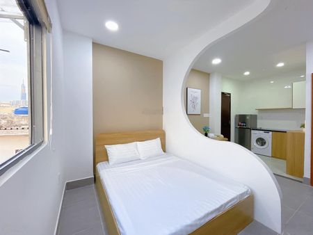 Căn hộ ban công lớn full nội thất máy giặt riêng ngay chợ Bến Thành Đối diện công viên 23/9 Quận 1