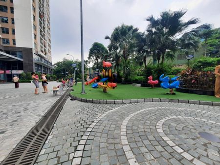 Cho thuê chung cư 176 Định Công 68m2, 2 ngủ 2 vs, sân chơi, bể bơi, đủ đồ, 12 triệu/th