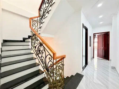 Nhỉnh 6ty nhà 2 lầu shr xe hơi đỗ cửa 4x18, dtxd 165m2, 4pn 5wc đường tân thới hiệp 21 sát gò vấp