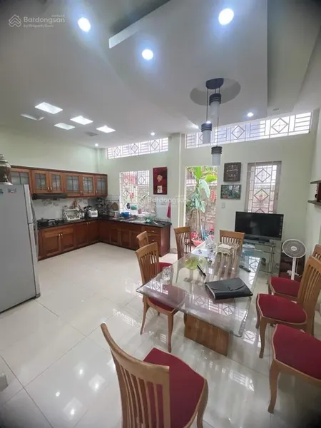 Bán nhà mặt tiền đường số 13, kdc phong phú 5