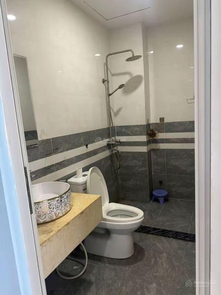 Giá thuê: 2.8 triệu/tháng cho thuê phòng trệt đường vườn lài gần đh nguyễn tất thành i