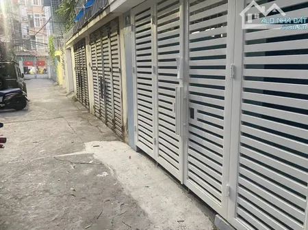 Cho thuê nhà ngõ 102 văn chương, oto, ở ngay, 48m, 5 ngủ. Giá 15tr
