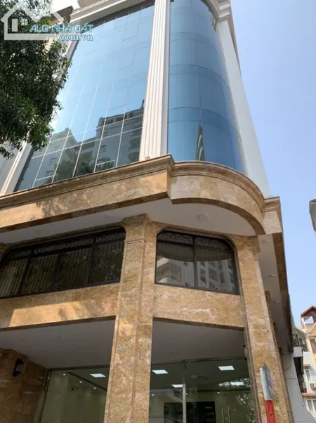 Cho thuê nhà mặt phố kinh doanh Tại TRUNG KÍNH .DT :130 M * 6 Tầng . MT : 20 M. Thông sàn.