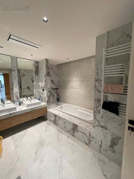 Cho thuê căn đập thông 3PN 220m² R2 Royal City full nội thất, giá chỉ 35 triệu/tháng - Em Sơn Royal
