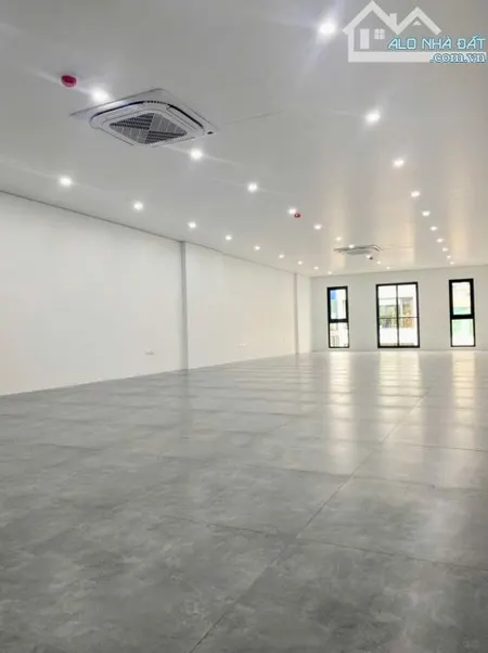 Cho thuê văn phòng Phùng Hưng - Văn quán, diện tích 90 m2/tầng, sàn thông đẹp