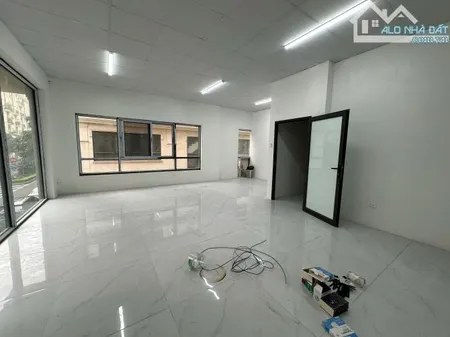 Cho thuê sàn Văn Phòng Tại Him lam, 100 m2/tầng, sàn đã ngăn sẵn 2 phòng làm việc, lô góc