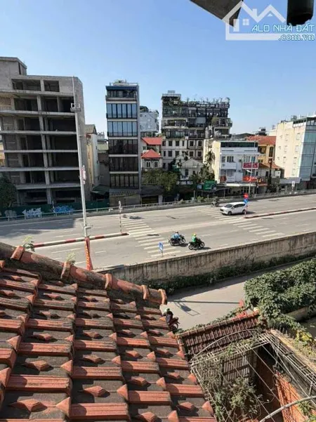 Cho thuê biệt thự Đường Âu Cơ, Phường Nhật Tân, Tây Hồ 350m 3T