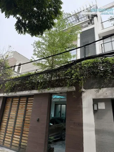 CHO THUÊ NHÀ NGUYÊN CĂN TƯ ĐÌNH – LONG BIÊN – SÂN VƯỜN RỘNG – Ô TÔ VÀO TẬN NHÀ