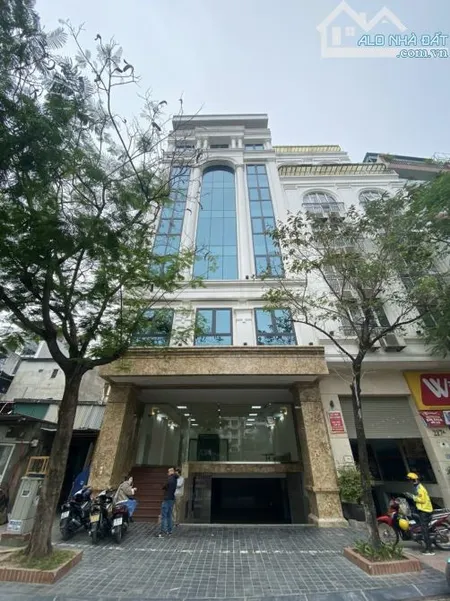 Cho thuê nhà trên đường Cầu Giấy, quận Cầu Giấy, Hà Nội, dt 210 m2, mt 10m, 8tầng, giá 360