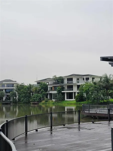 Chủ nhà nhờ em bán căn biệt thự đảo ecopark gần 500m2. anh chị quan tâm hải 0704 725 ***