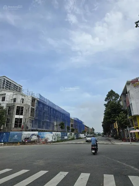 Nhà phố 260m2/shr/3 tầng ngay trung tâm tp. thủ dầu một (p. bình dương, tp.hcm mới), nh cho vay 75%