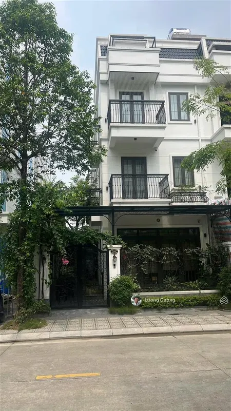 Bán gấp liền kề 113m2,mặt tiền 8m,sổ đỏ,giá 25 tỉ,vị trí đẹp! gleximco lê trọng tấnhà nội