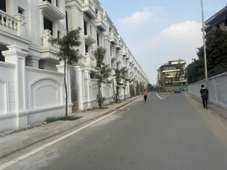 Cần bán đất tư đình long biên hà nội.