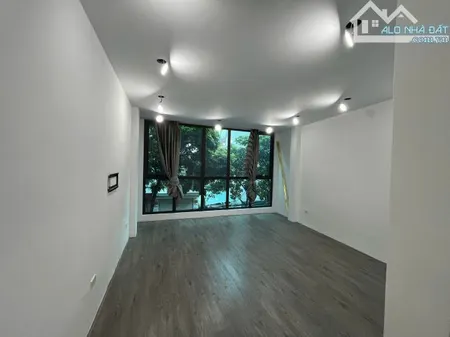 Cho thuê văn phòng Mỗ Lao, diện tích 50 m2/tầng, có thang máy, đã ngăn 2 phòng làm việc