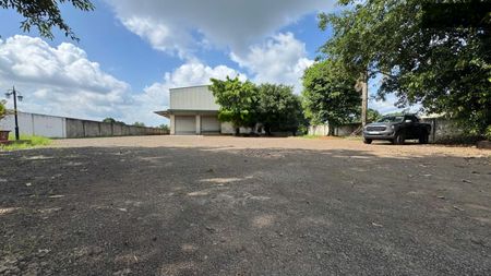 Cho thuê kho 1500m2 sân bãi 1800m2 vành đai Cưebur BMT có điện 3 pha