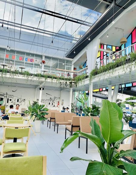 Cho thuê lô góc Hoàng Thị Loan, 700m2, ngang 30m, vị trí ngay ngã 4, gọi Văn Phú
