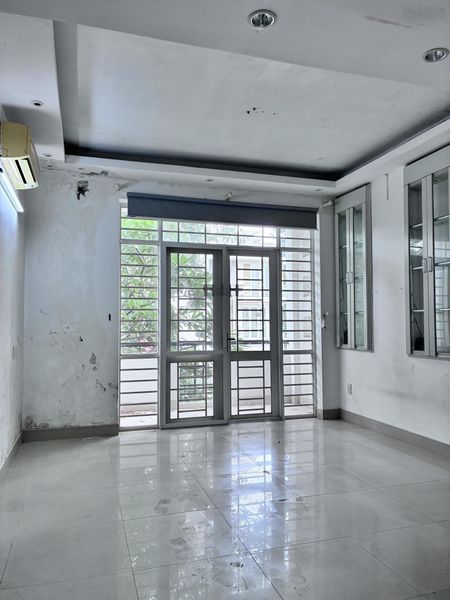 Cần cho thuê nhà phố Conic nguyên căn. Giá 16tr/th. Trục đường chính. LH: 0787452289