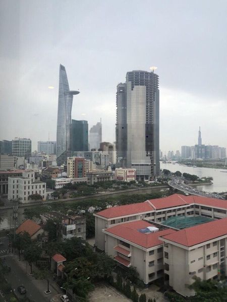 Cho thuê căn góc officetel chung cư Saigon Royal quận 4 giá tốt. LH: 0909024895