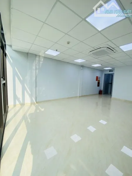 Cho thuê văn phòng 55m2 giá 9 triệu. Nhà mặt phố Nguyên Hồng - Đống Đa