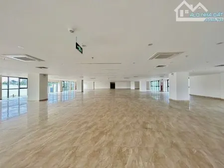 Cho thuê văn phòng sàn 1.100m2, giá thuê: 250.000đ/m2, hầm xe cực rộng. LH: OFFICE DANANG