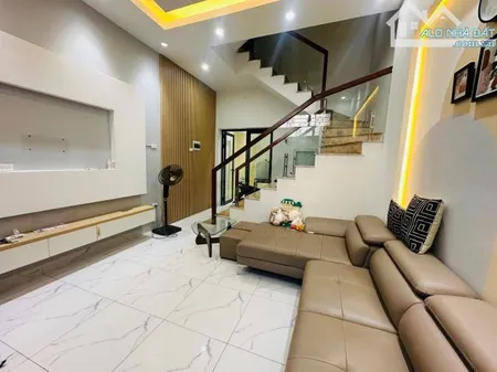 Cho thuê nhà nguyên căn 4 tầng full đồ, Đức Giang - 45m², 4 phòng, ô tô đỗ cửa - 12 triệu/
