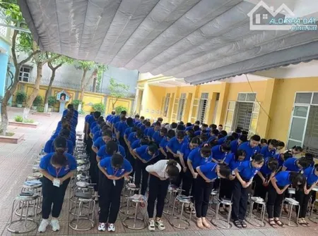 Cho thuê cả tòa nhà 1000m2, xd 600m2x3T mặt tiền 40m làm trường học, đào tạo, trung tâm