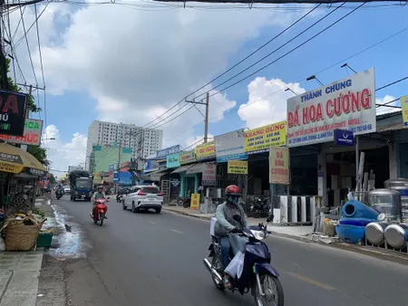 Bán nhà mtkd bình long gần văn cao, dt 8x28, giá chỉ bằng mặt tiền nội bộ!