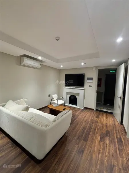 Bán gấp khách sạn diện lớn sát hồ nghinh 300 m ra biển