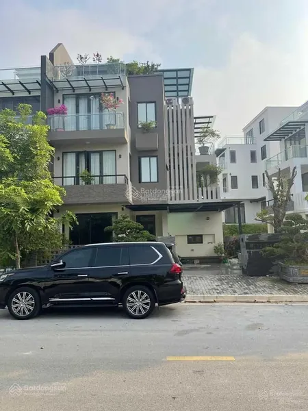 Chủ nhà cần ra hàng đầu năm căn song lập giá tốt nhất khu vực. 180m2 hướng đẹp
