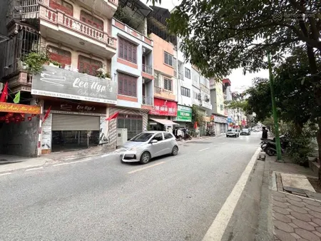 Bán đất tặng nhà 3 tầng hoàng cầu kinh doanh đỉnh mặt tiền quyền lực. ngõ ô tô