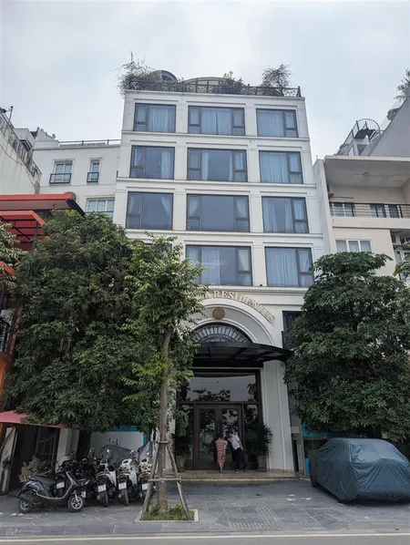 Bán tòa khách sạn 4 sao p trúc bạch, ba đình dt 210m2 11 tầng, căn góc, dòng tiền 5 tỷ/năm