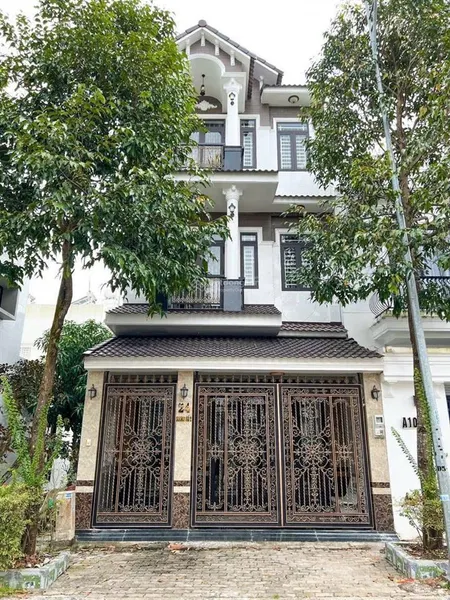 (giảm 500 triệu) nhà biệt thự 3 tầng hoàn công (hẻm hông 4m) kdc nam long (gần hồ cảnh quang)