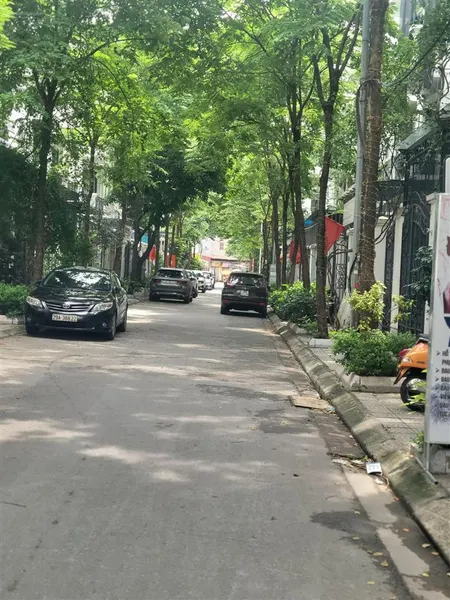 Bán biệt thự kđt trung văn hancic mặt vườn hoa hoàn thiện đẹp. thang máy. tầng hầm dt 175m2