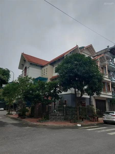 Bán biệt thự kđt trần lãm 250m2 3t mt 15m, nội thất cao cấp, koi, giá 16 tỷ.