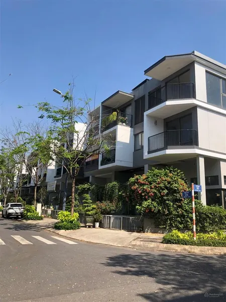 Bán cắt lỗ nhà phố 85m2 vị trí trung tâm dự án an gia standard, sổ sẵn sang tên ngay