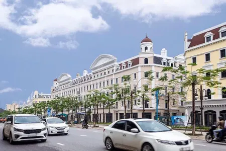 Bán nhanh shophouse châu âu 5 tầng mặt ngoài đường hạ long đang chạy ks khách mua chỉ việc vận hành