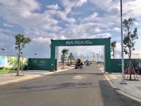 Bán nhà phố mặt tiền 21m bà rịa city gate lk4 xây 1 trệt 3 lầu đã xây nhà 0901 325 ***