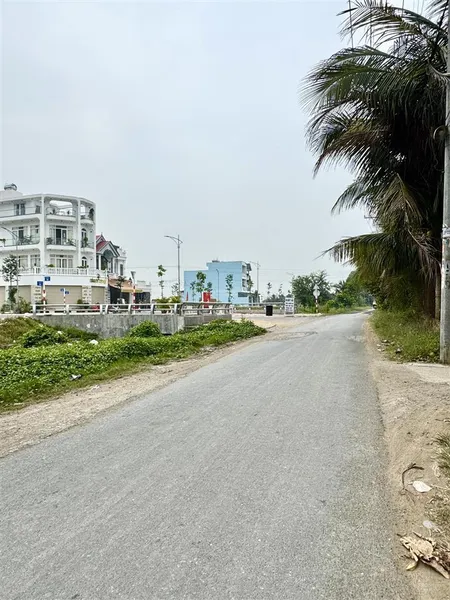 Gần ngã 5 chợ tân bửu cách bình chánh 4km đoạn giáp bình chánh (ko bị qh)