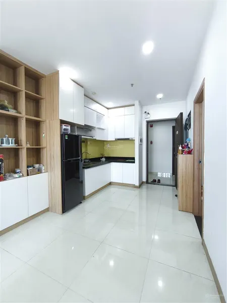 Bán 2pn/2wc full nội thất bcons miền đông. view hồ đá làng đại học. giá 2.550 tỷ.cho thuê 7.5 triệu