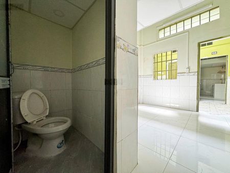 Phòng trọ mới xây ngay đường nguyễn trãi , kế bên chợ xóm vắng