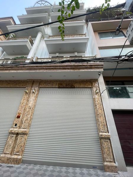 Chính chủ cho thuê sàn tầng 3 ngõ 97 Văn Cao, DT 70m2, MT 5m, giá thuê 8,5tr. Sàn khá mới, đẹp