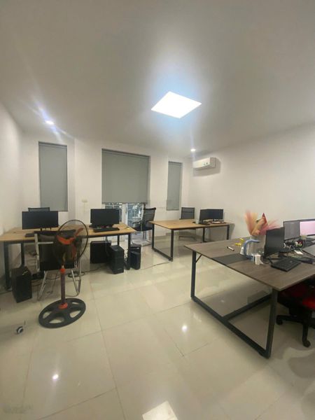 Cho thuê nhà riêng ngõ 172 Phú Diễn 55m2 6 tầng thang máy , thông sàn 25 triệu
