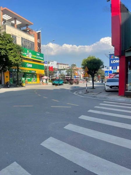 Cho thuê nhà mặt phố Trần Thánh Tông, giá siêu hời 130 triệu, 600m2, 4 tầng