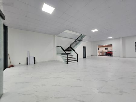 CHO THUÊ NGUYÊN CĂN siêu thị, văn phòng, showroom , MẶT PHỐ NGUYỄN VĂN CỪ 400m2 mặt tiền 11 m