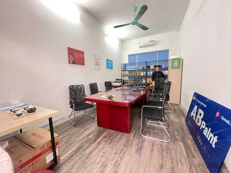 Cho thuê văn phòng 30 - 50m2 - 100m2, giá rẻ mặt phố Giải Phóng vuông vắn. LH: 0977306046