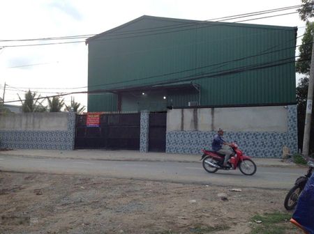 Cho thuê kho xưởng và đất 1.300 m2 giá 22 triệu/Đường Vườn Thơm, Xã Bình Lợi, Bình Chánh, TPHCM