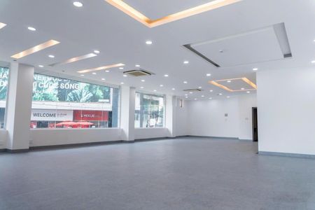 Văn phòng góc 3 mặt tiền cộng hòa , dt sàn 150m2 hỗ trợ setup full nội thất