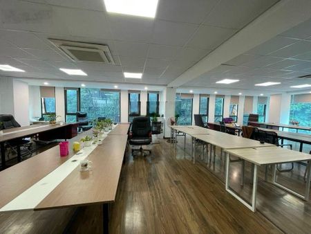 Sàn văn phòng mặt tiền đường Võ Văn Tần diện tích 160m2 hỗ trợ full nội thất văn phòng