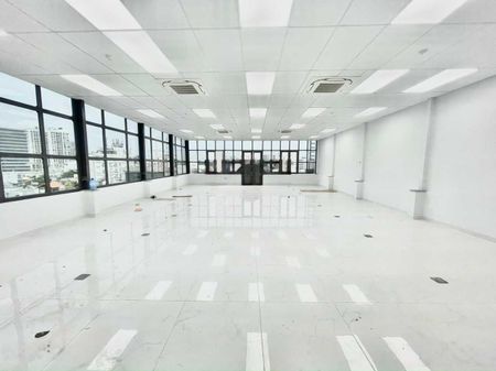 Cho thuê tòa số 303 Phan Đình Phùng, Phú Nhuận, DT: 8.5x35m nở hậu 11m, 1 trệt 5 lầu, DTSD: 1.400m2