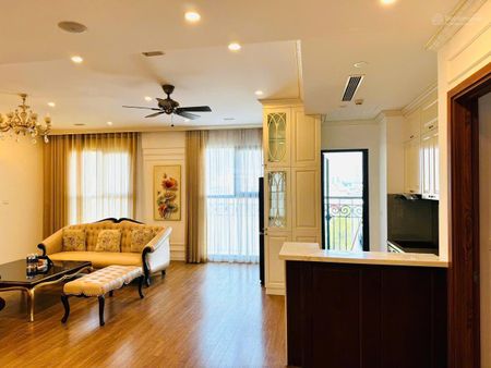 Cho thuê căn hộ Golden Palm Lê Văn Lương, 2 phòng ngủ, giá 15 tr/th full đồ. LH: 0911400844